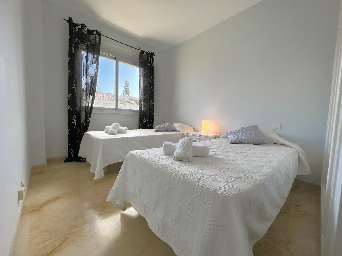 3 Bed Las Petunias, San Pedro Marbella Eksteriør bilde